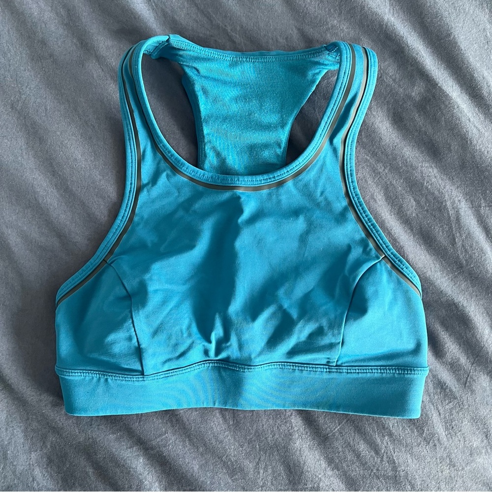 Lululemon sports bra with phone pocket!